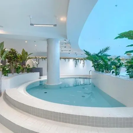 Hanza Tower White Sky 16 To 26th Floor Pool & *